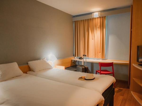 ibis Colmar Est - Hotel Restaurant en Alsace : photo 1 de la chambre chambre lits jumeaux standard