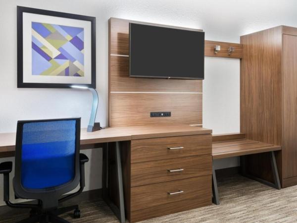 Holiday Inn Express & Suites - Nashville MetroCenter Downtown, an IHG Hotel : photo 2 de la chambre chambre lit king-size standard