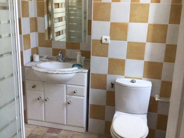 Chambre d'hôte Mas de Silvacane : photo 1 de la chambre chambre double avec salle de bains privative