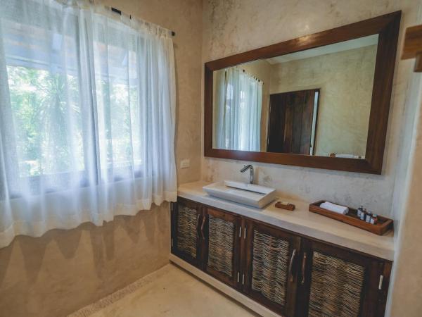 Wakax Hacienda - Cenote & Boutique Hotel : photo 5 de la chambre suite de luxe lit king-size