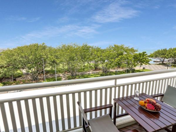Shangri-La The Marina, Cairns : photo 2 de la chambre chambre club horizon avec accès au salon club