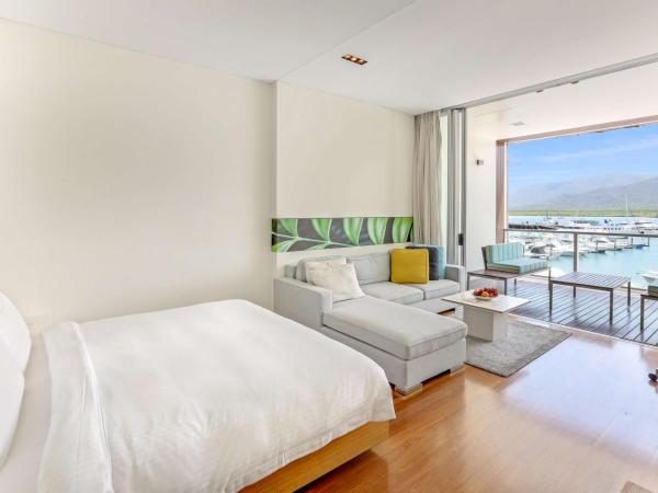 Shangri-La The Marina, Cairns : photo 8 de la chambre chambre club horizon avec accès au salon club