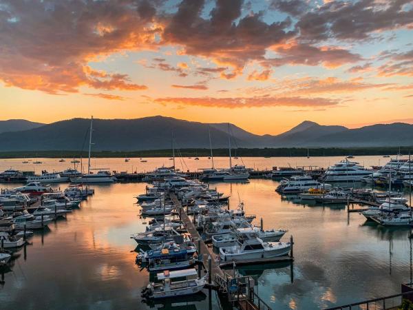 Shangri-La The Marina, Cairns : photo 9 de la chambre chambre club horizon avec accès au salon club