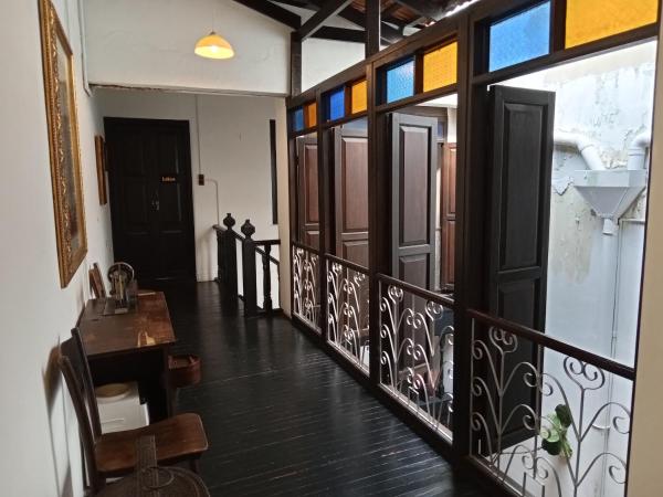 Colin's Place : photo 1 de la chambre chambre double avec salle de bains privative