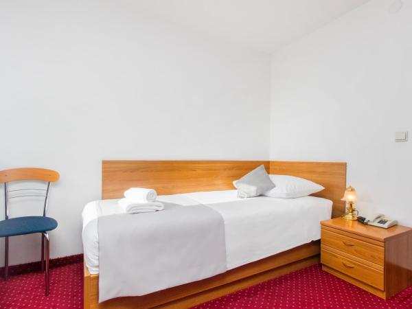 Hotel Jadran Šibenik : photo 3 de la chambre chambre triple