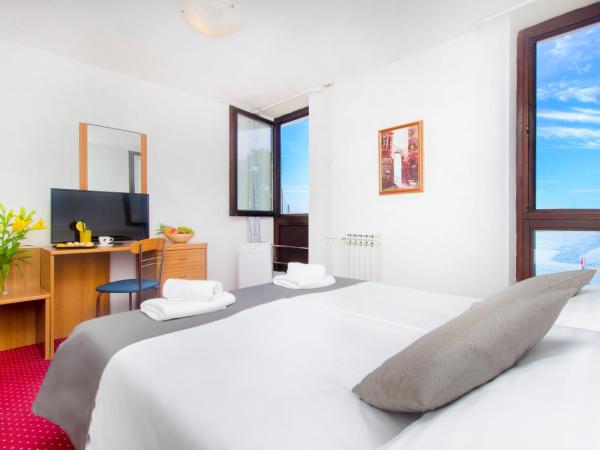 Hotel Jadran Šibenik : photo 4 de la chambre chambre double - vue sur mer