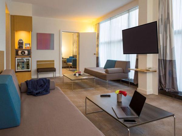 Novotel Genève Centre : photo 2 de la chambre suite supérieure avec canapé-lit