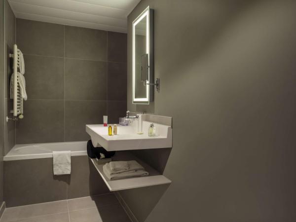 Novotel Genève Centre : photo 5 de la chambre suite supérieure avec canapé-lit