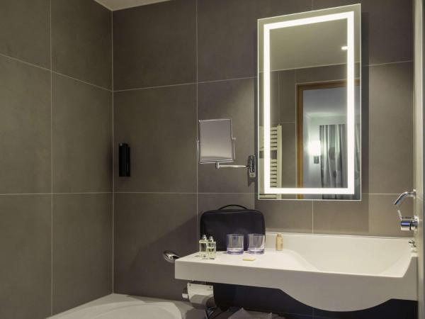 Novotel Genève Centre : photo 6 de la chambre suite supérieure avec canapé-lit