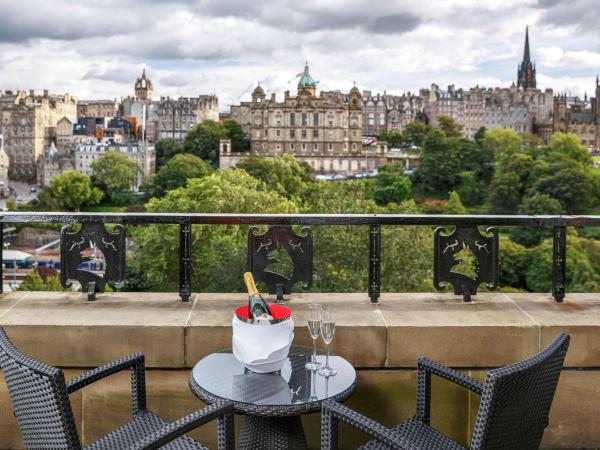 Mercure Edinburgh City - Princes Street Hotel : photo 4 de la chambre chambre double supérieure - vue sur château