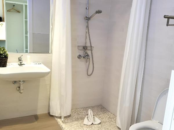 Far Home Bernabeu : photo 2 de la chambre studio avec balcon