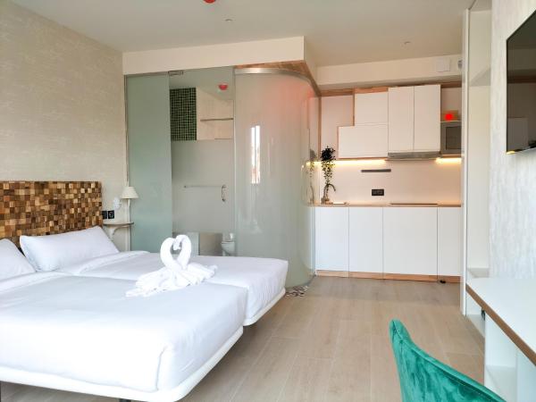 Far Home Bernabeu : photo 3 de la chambre studio avec balcon