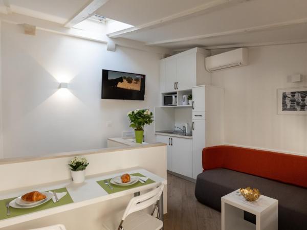 Apartment & Rooms Palmotta : photo 10 de la chambre appartement 1 chambre en duplex avec terrasse - vue sur ville