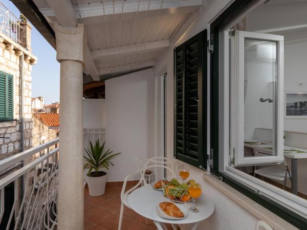 Apartment & Rooms Palmotta : photo 5 de la chambre appartement 1 chambre en duplex avec terrasse - vue sur ville