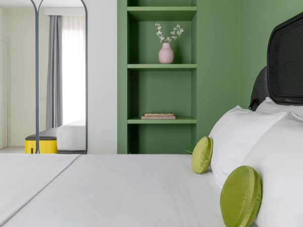Demo Hotel Design Emotion : photo 4 de la chambre suite lit queen-size deluxe