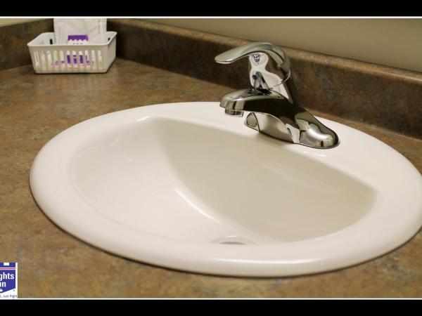 Knights Inn Kamloops : photo 8 de la chambre chambre lit king-size - non-fumeurs