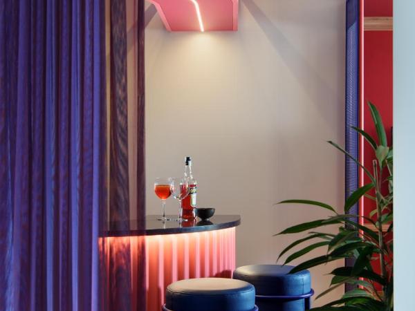 Demo Hotel Design Emotion : photo 4 de la chambre suite lit queen-size