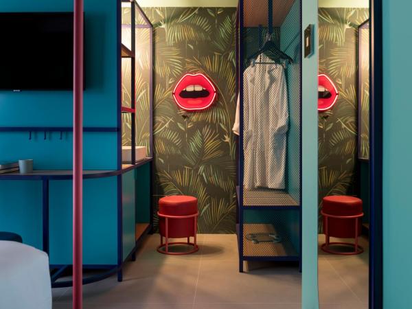 Demo Hotel Design Emotion : photo 7 de la chambre suite lit queen-size