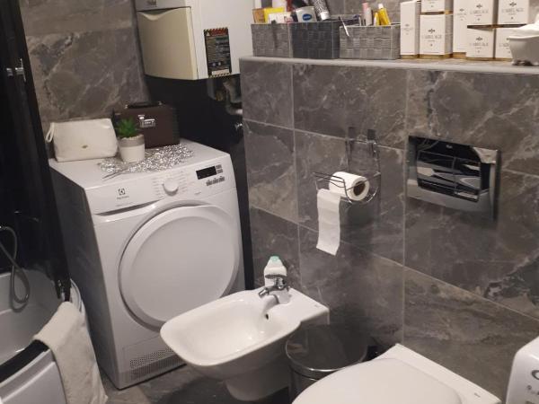 Slatka sobica za dvoje sa upotrebom zajednicke kuhinje i kupaonice : photo 6 de la chambre chambre double Économique