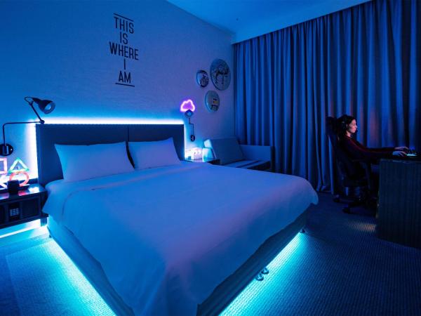 Rove At The Park : photo 1 de la chambre hébergement gamer cave