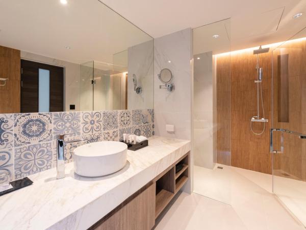 Ramada Plaza by Wyndham Chao Fah Phuket : photo 8 de la chambre chambre lit king-size premium