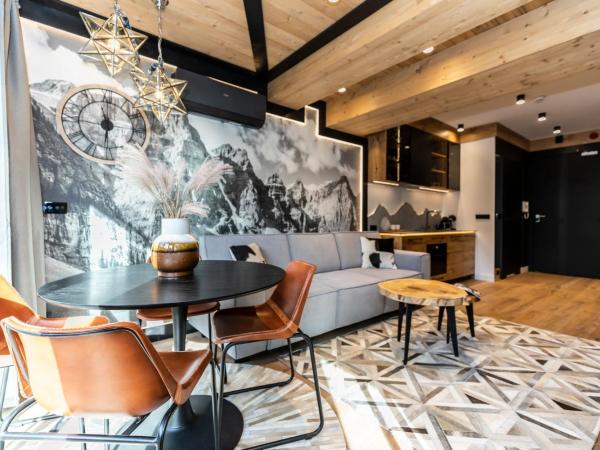 APARTHOTEL ROYAL RESORT SPA Zakopane : photo 1 de la chambre apartment stars-haven