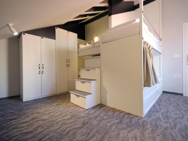 Downtown Boutique Hostel : photo 4 de la chambre lit dans dortoir mixte de 4 lits