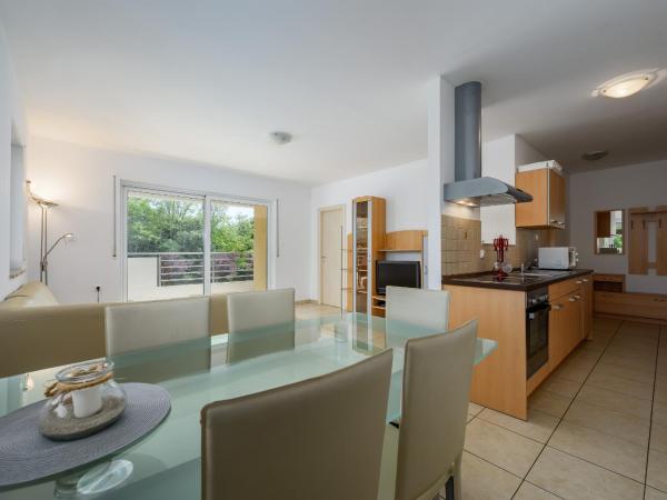 Adria Apartments : photo 4 de la chambre appartement avec balcon