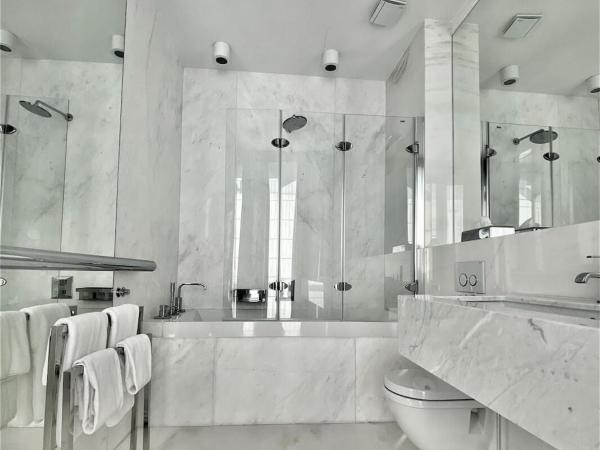 H15 Boutique Hotel, Warsaw, a Member of Design Hotels : photo 9 de la chambre suite junior avec balcon