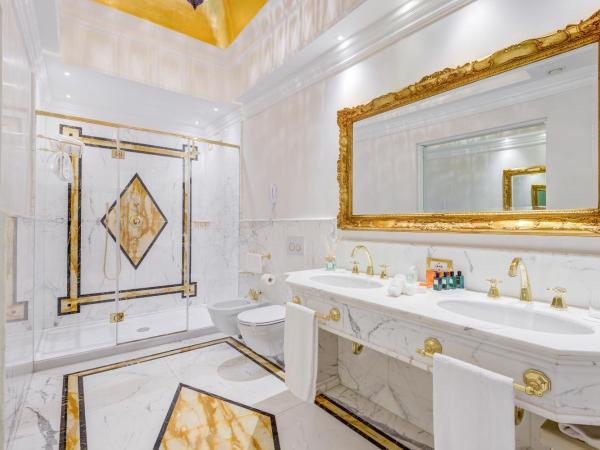 Hotel Ai Reali - Small Luxury Hotels of the World : photo 5 de la chambre suite – vue sur canal