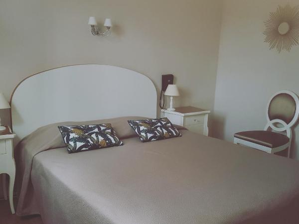 Le Castelet des Alpilles : photo 3 de la chambre chambre double standard avec douche