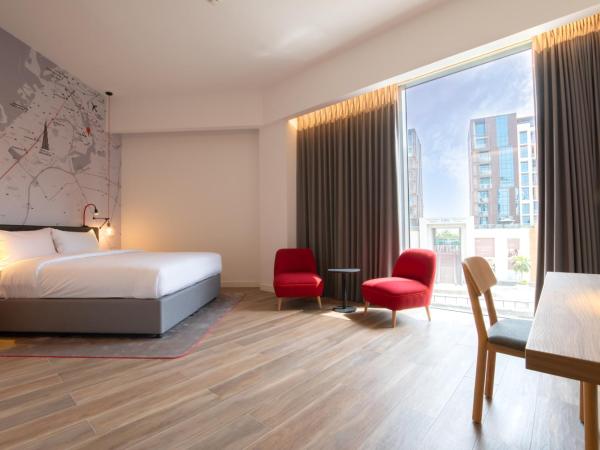 IntercityHotel Dubai Jaddaf Waterfront : photo 1 de la chambre chambre premium - vue sur canal (15 % de réduction sur nourriture et boissons et service de navette vers festival city mall)
