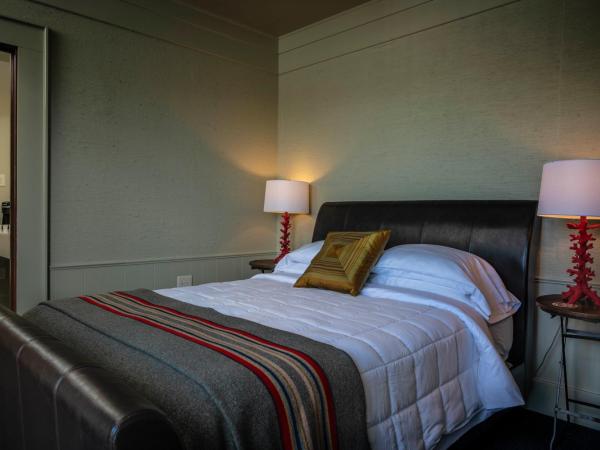 Hotel Broad Ripple : photo 5 de la chambre chambre lit queen-size avec balcon