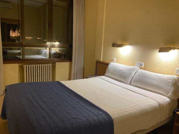 Hotel Condal : photo 2 de la chambre chambre double