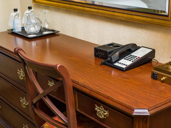 Mayflower Park Hotel : photo 3 de la chambre chambre standard avec 2 lits queen-size