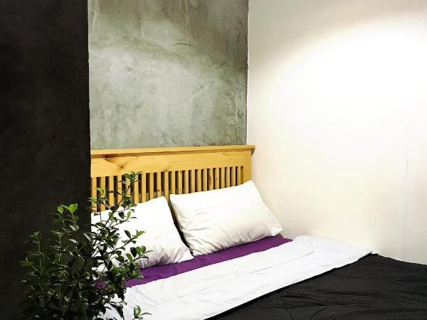 Lanna Hostel : photo 2 de la chambre chambre double avec salle de bains privative et climatisation