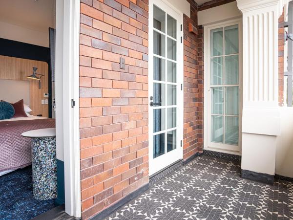 The General Gordon : photo 2 de la chambre chambre lit queen-size avec balcon