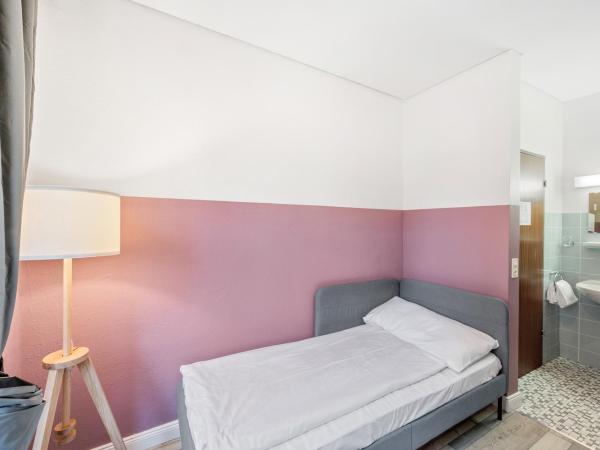 Becozy Self Check-in Pop-Up Hotel Basel : photo 7 de la chambre hébergement minimaliste