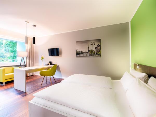 Hotel Carolinenhof : photo 6 de la chambre chambre double confort avec balcon - côté jardin