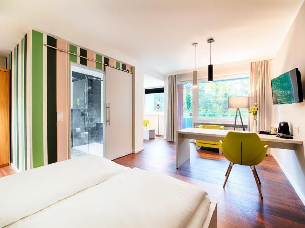 Hotel Carolinenhof : photo 9 de la chambre chambre double confort avec balcon - côté jardin