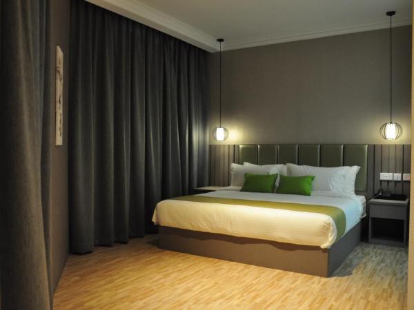 Champion Hotel : photo 3 de la chambre suite avec fenêtre