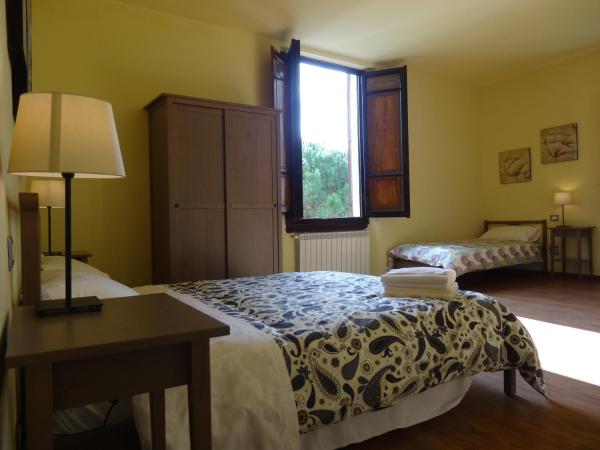 Bed & Breakfast La Tavernetta : photo 3 de la chambre chambre quadruple avec salle de bains