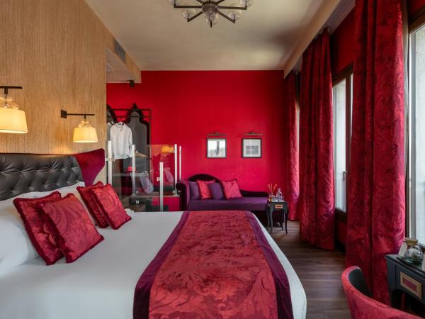 Palazzo Veneziano - Venice Collection : photo 6 de la chambre suite d'angle junior avec bain à remous - vue sur canal