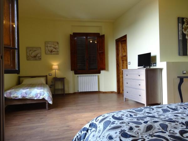 Bed & Breakfast La Tavernetta : photo 4 de la chambre chambre quadruple avec salle de bains