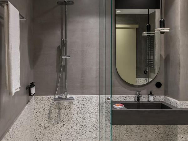 72 AD Suites : photo 5 de la chambre chambre confortable