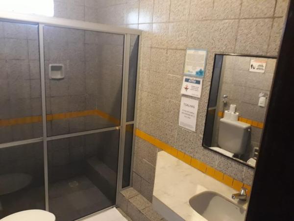 Hotel Tubarão : photo 10 de la chambre chambre quadruple