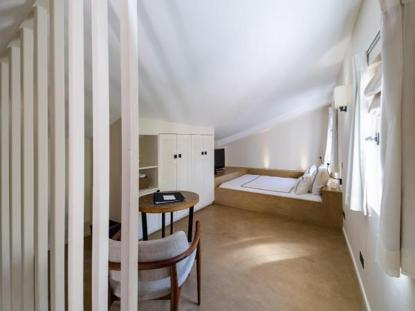 Le Yaca Saint-Tropez : photo 1 de la chambre chambre mansardée classique 