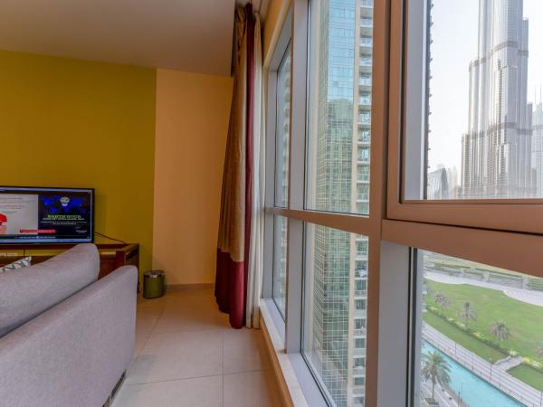 Ramada by Wyndham Downtown Dubai : photo 2 de la chambre hébergement 2 chambres, balcon avec vue sur burj khalifa, non-fumeurs