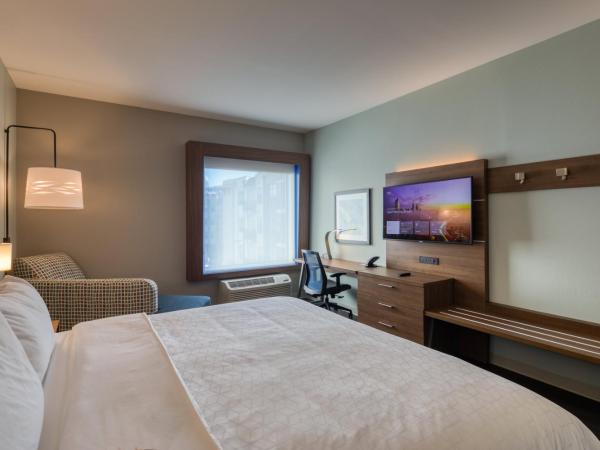 Holiday Inn Express & Suites - Charlotte - South End, an IHG Hotel : photo 3 de la chambre hébergement lit king-size standard
