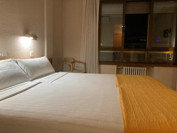 Hotel Condal : photo 3 de la chambre chambre lits jumeaux